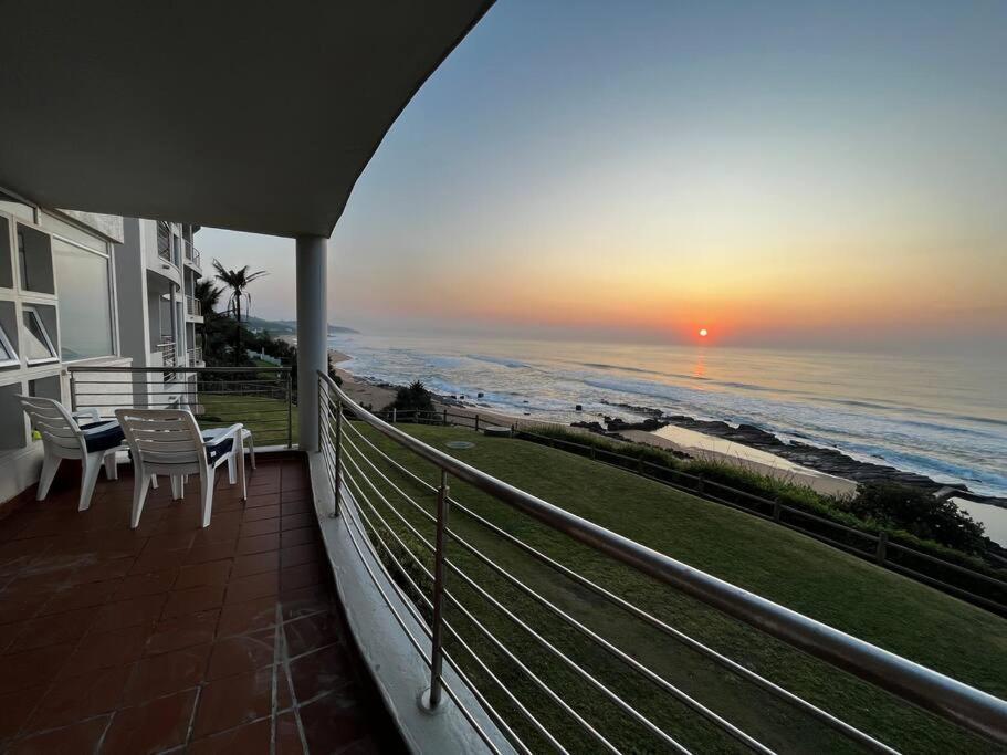 Ocean Pearl At Chakas Cove - Beachfront Apartment Балито Екстериор снимка